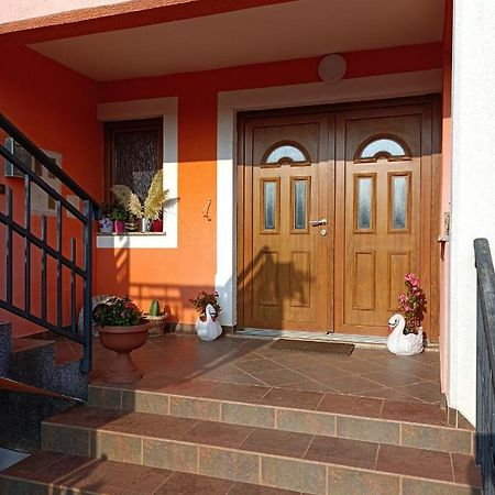 Apartman Biba ลาบิน ภายนอก รูปภาพ