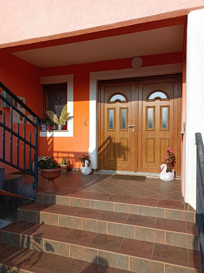Apartman Biba ลาบิน ภายนอก รูปภาพ