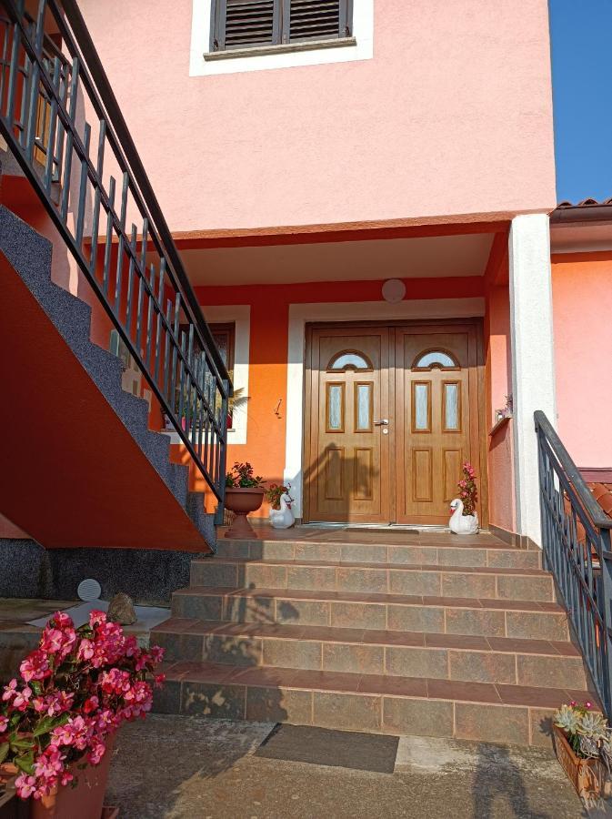 Apartman Biba ลาบิน ภายนอก รูปภาพ