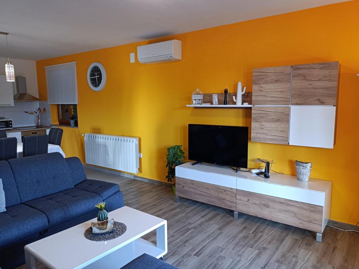 Apartman Biba ลาบิน ภายนอก รูปภาพ