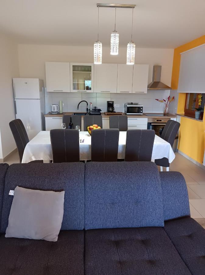 Apartman Biba ลาบิน ภายนอก รูปภาพ