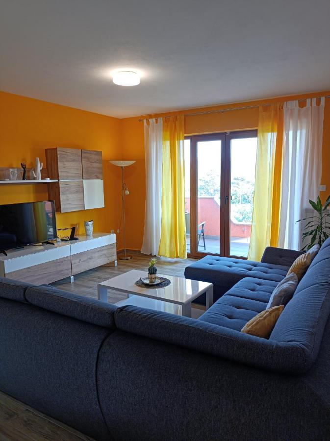 Apartman Biba ลาบิน ภายนอก รูปภาพ