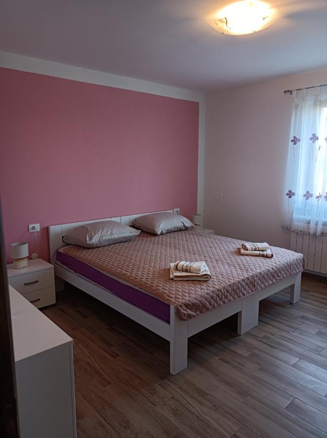 Apartman Biba ลาบิน ภายนอก รูปภาพ
