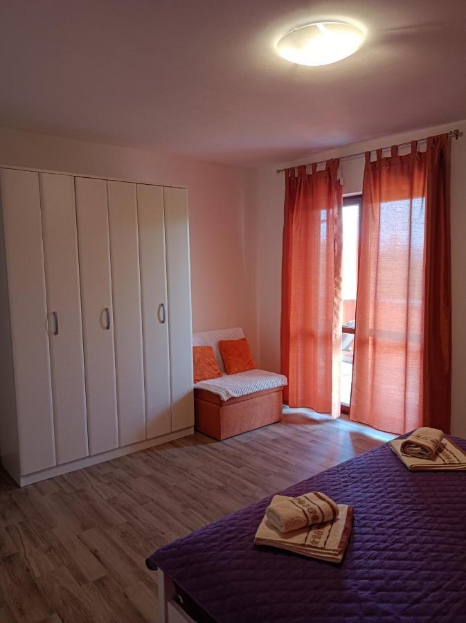 Apartman Biba ลาบิน ภายนอก รูปภาพ