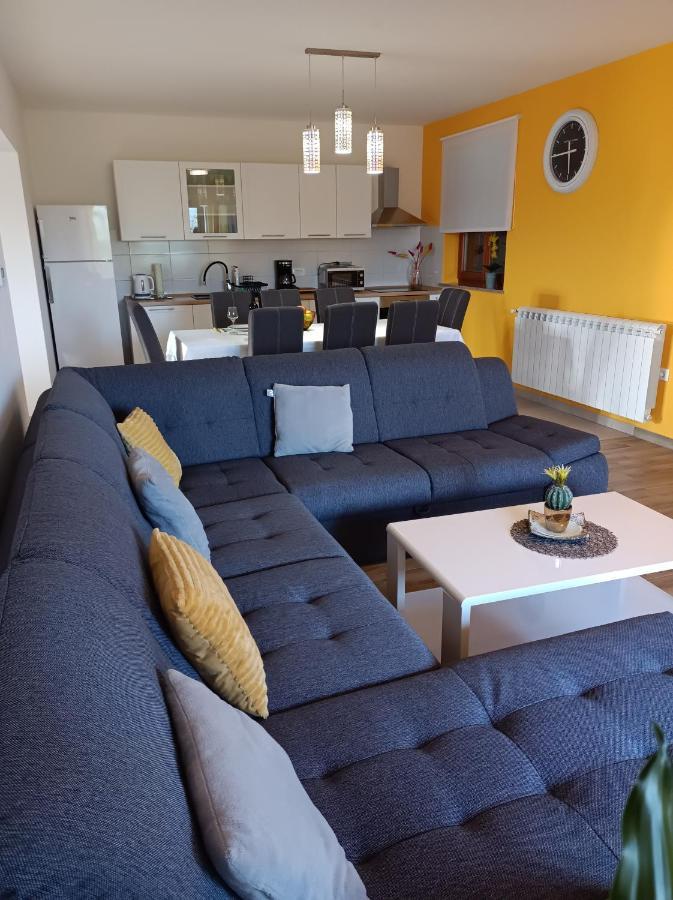 Apartman Biba ลาบิน ภายนอก รูปภาพ